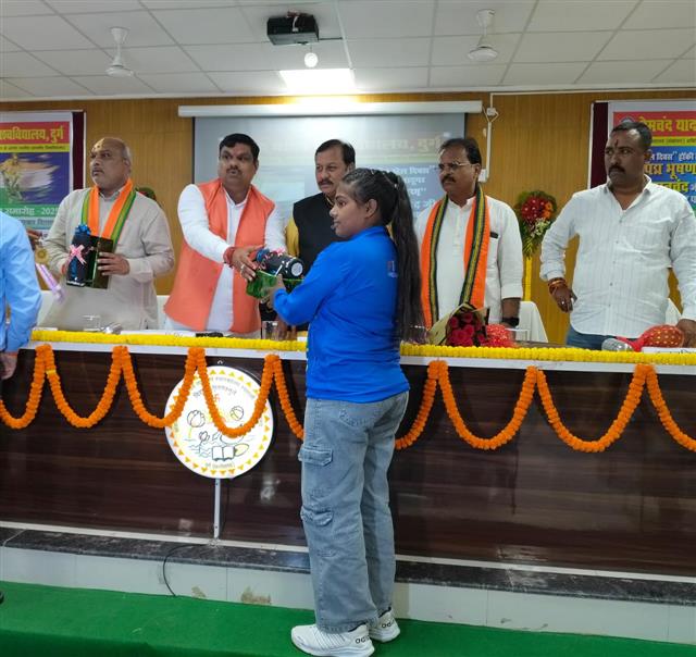 Award to Kumari Divya Kumari