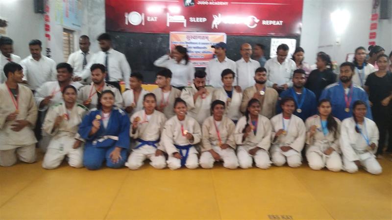 Judo (men and women) team of college won in Hemchand Yadav University level competition.